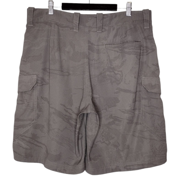 Under Armour Gray Camo Loose Fit Classic Athletic Golf Cargo Shorts Sz 34 - Picture 2 of 15